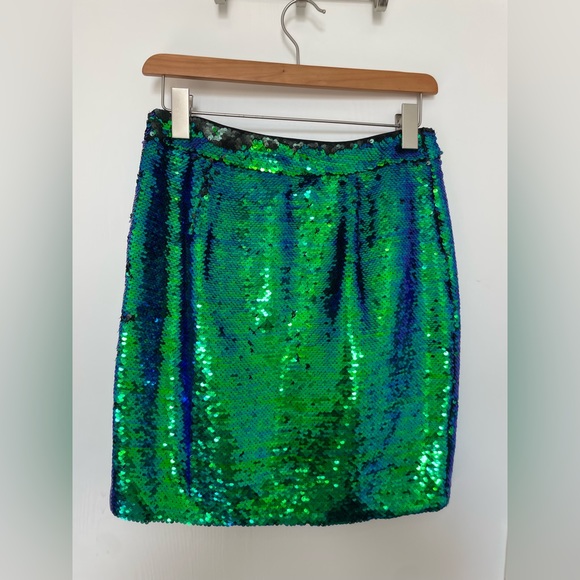 Lulu’s two piece sequin set (crop top & skirt) - Picture 5 of 6